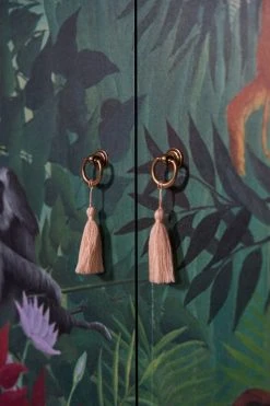 RNT By Really Nice Things Buffet Armoire 2 Portes En Pin Massif Imprimé Sauvage -Boutique Maisons du Monde buffet armoire 2 portes en pin massif imprime sauvage 4