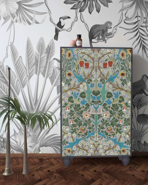 RNT By Really Nice Things Buffet Armoire En Pin Massif Imprimé Floral Sur Fond Bleu. 2 RNT By Really Nice Things Buffet Armoire En Pin Massif Imprimé Floral Sur Fond Bleu. – Image 2