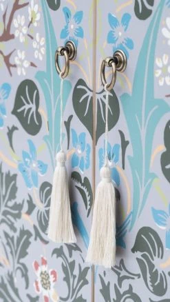 RNT By Really Nice Things Buffet Armoire En Pin Massif Imprimé Floral Sur Fond Bleu. 11 RNT By Really Nice Things Buffet Armoire En Pin Massif Imprimé Floral Sur Fond Bleu. -Boutique Maisons du Monde buffet armoire en pin massif imprime floral sur fond bleu 5