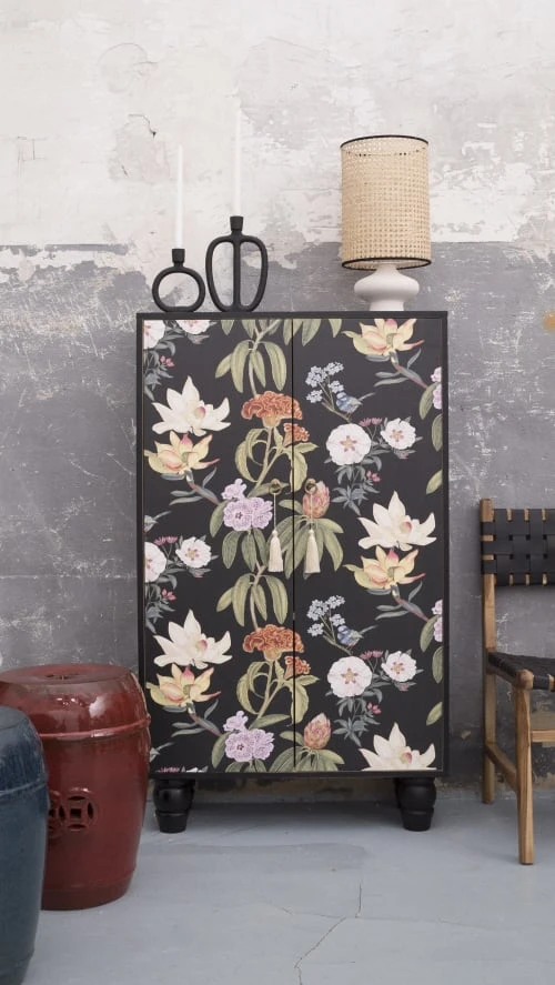 RNT By Really Nice Things Buffet Armoire En Pin Massif Imprimé Floral Sur Fond Noir 2 RNT By Really Nice Things Buffet Armoire En Pin Massif Imprimé Floral Sur Fond Noir – Image 2
