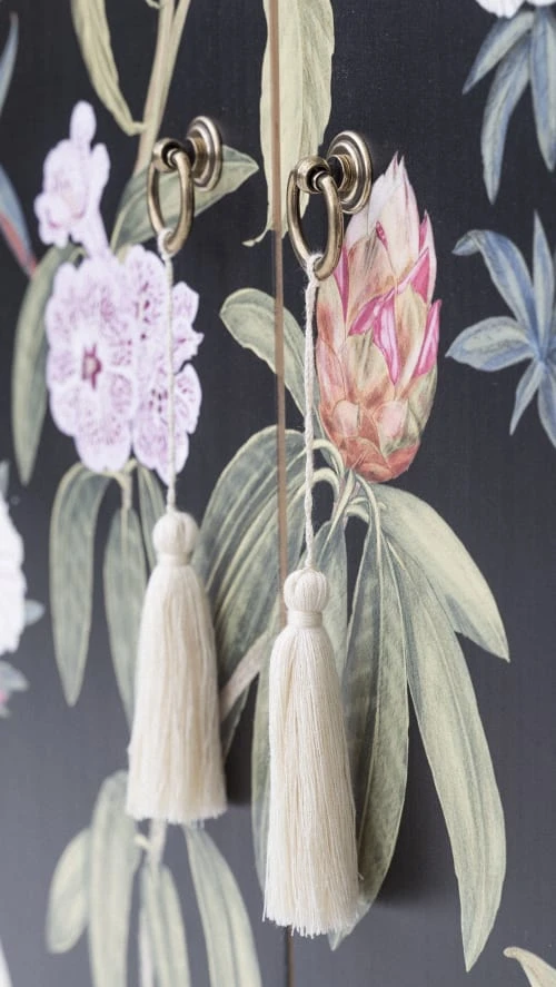 RNT By Really Nice Things Buffet Armoire En Pin Massif Imprimé Floral Sur Fond Noir 6 RNT By Really Nice Things Buffet Armoire En Pin Massif Imprimé Floral Sur Fond Noir – Image 6