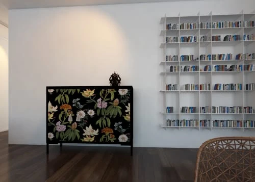 RNT By Really Nice Things Buffet Bas 2portes 4 Tiroirs Pin Massif Imprimé Floral Sur Fond Noir 2 RNT By Really Nice Things Buffet Bas 2portes 4 Tiroirs Pin Massif Imprimé Floral Sur Fond Noir – Image 2