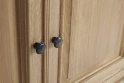 HELLIN Buffet Bas Parisien 2 Portes 2 Tiroirs En Chêne Massif Naturel 10 HELLIN Buffet Bas Parisien 2 Portes 2 Tiroirs En Chêne Massif Naturel -Boutique Maisons du Monde buffet bas parisien 2 portes 2 tiroirs en chene massif naturel 4